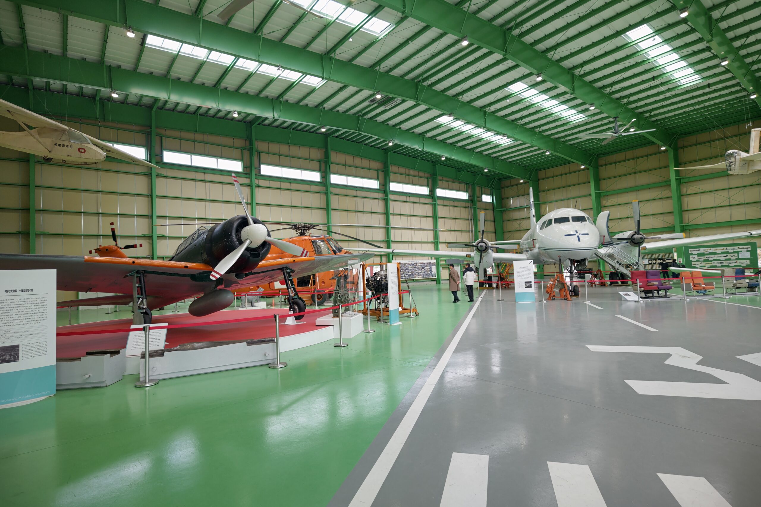 広大な空間に歴史的な機体が並ぶユメノバの「科博廣澤航空博物館」