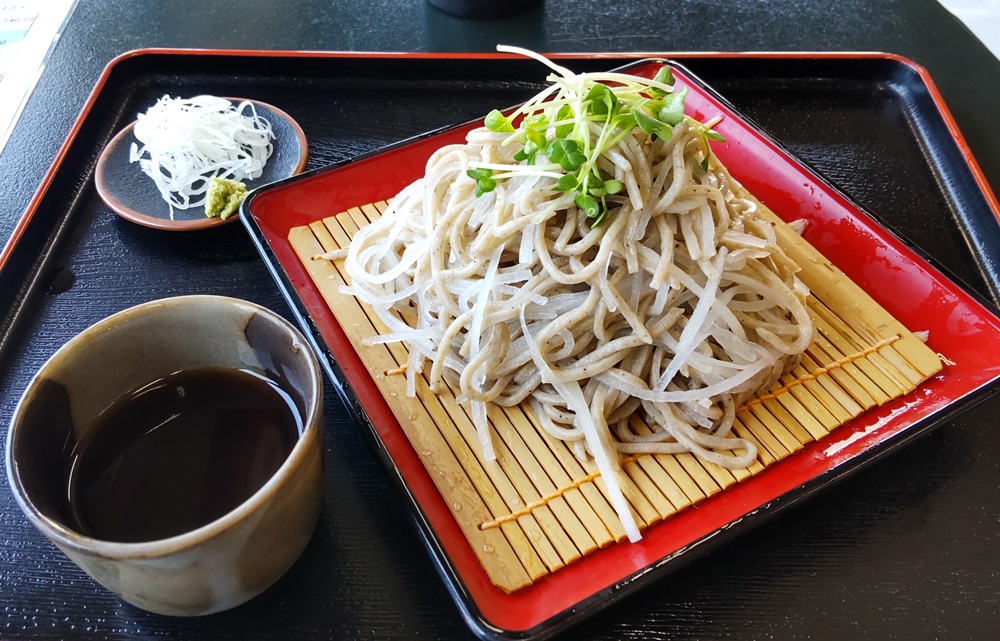 手打ちの「すずしろそば」880円