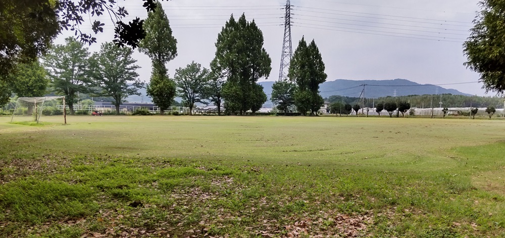 サッカーもできるほと広い多目的広場