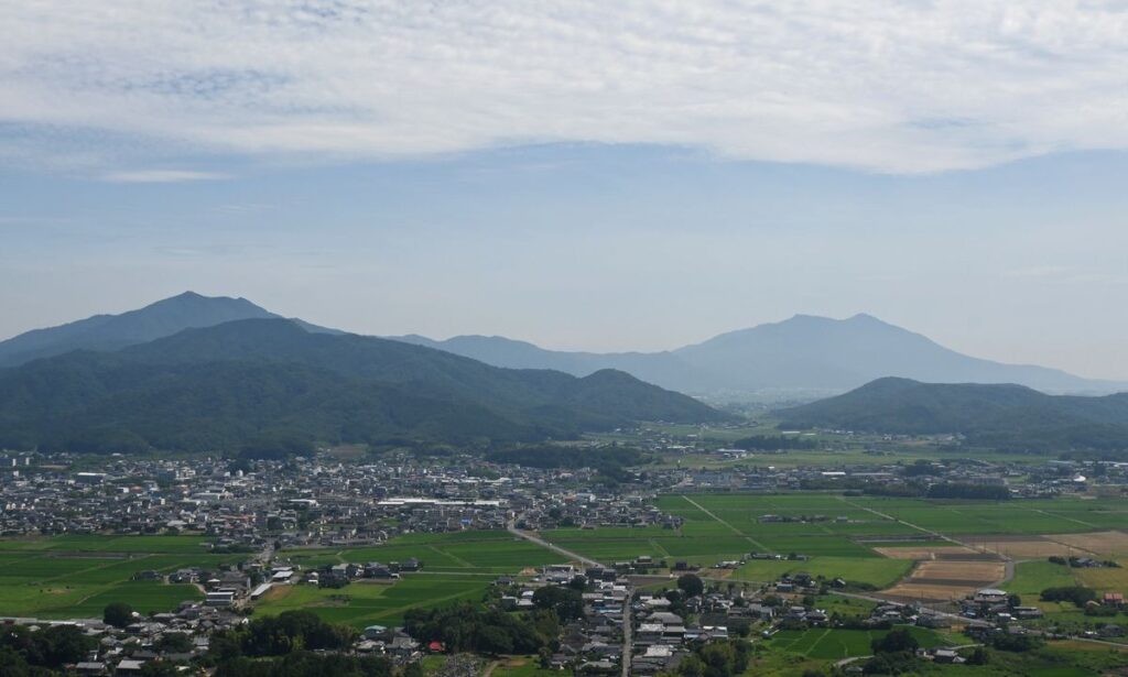 展望台からの眺望。右奥が筑波山＝桜川市富谷