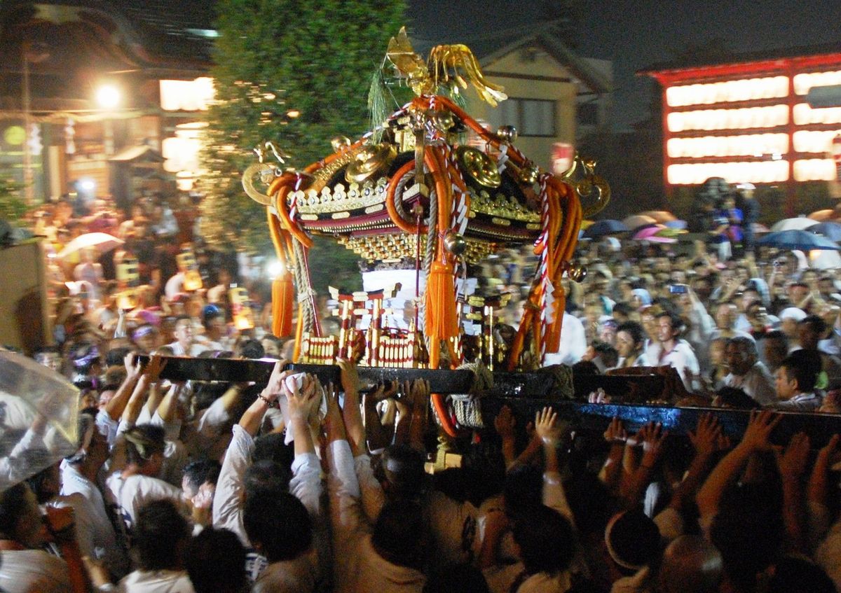 結城夏祭り、夜のみこし渡御（資料写真）