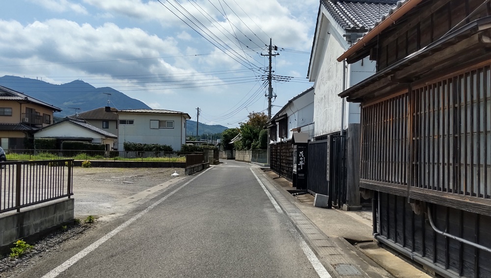 西岡本店＝桜川市田