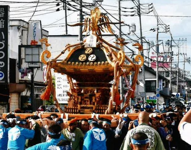 古河市内を練り歩く雀神社のみこし