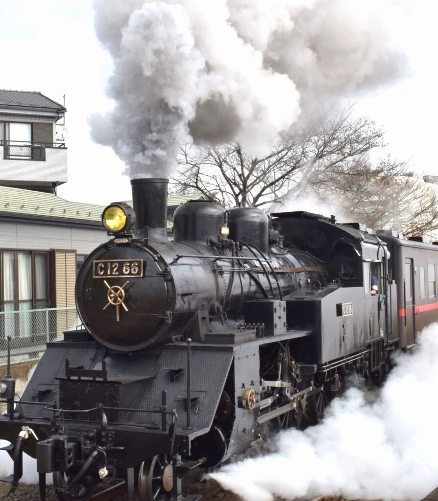 真岡鉄道のSLもおか号=下館駅