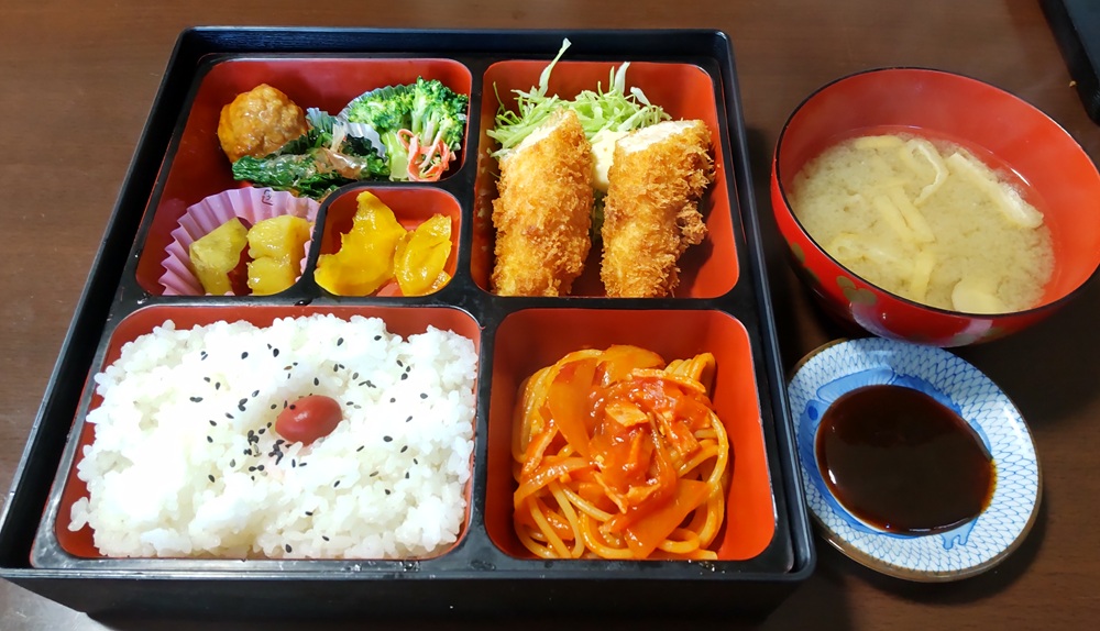 すずらんの箱弁。品数が多く大満足な昼食になりました