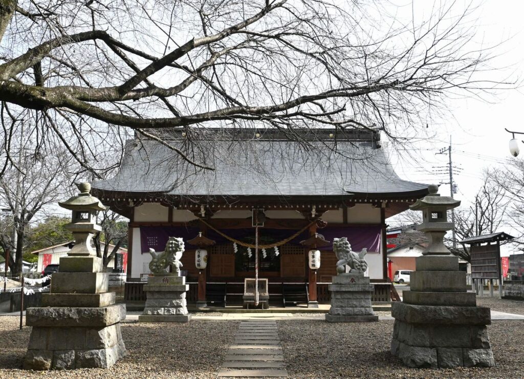 結城諏訪神社の拝殿＝結城市上山川