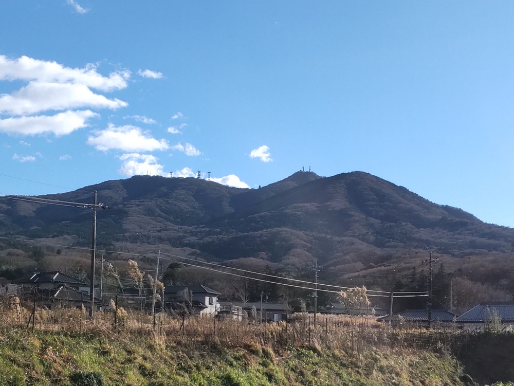 桜川市真壁町羽鳥から見上げる筑波山