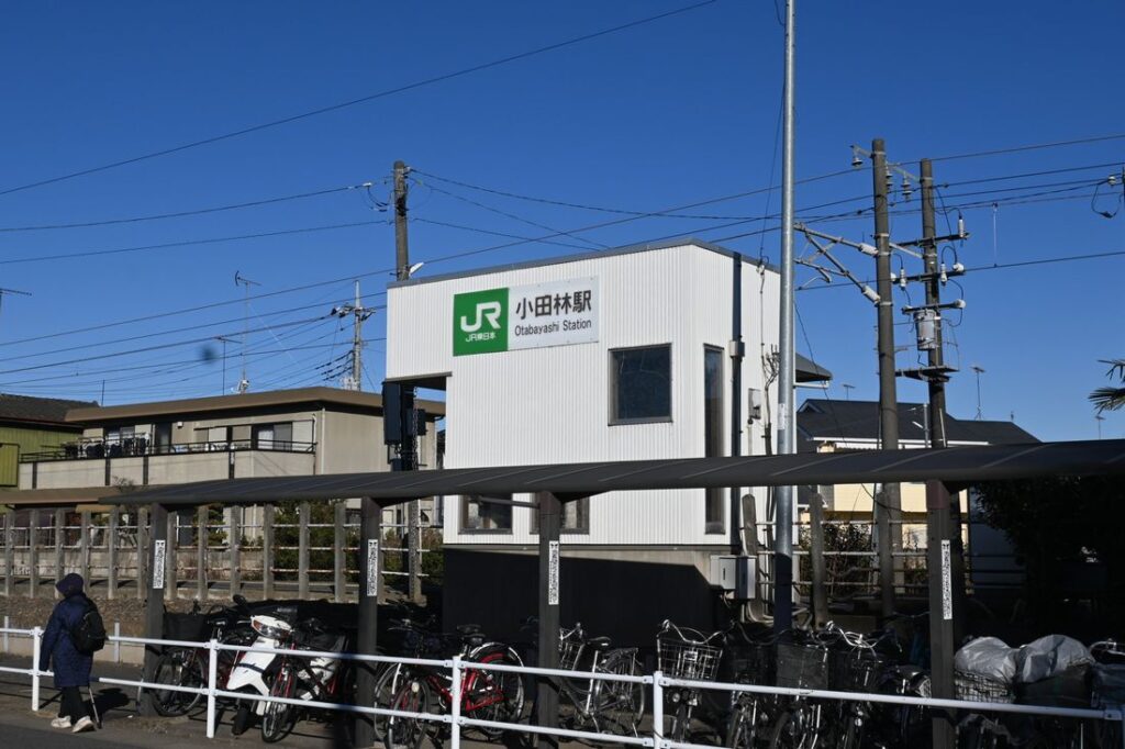 JR水戸線小田林駅。この日は抜けるような青空に恵まれました