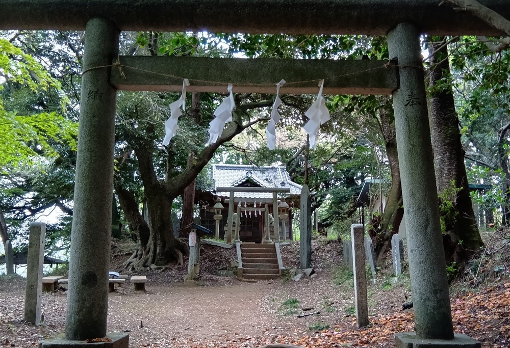 御嶽神社(標高230m)=午前5時55分