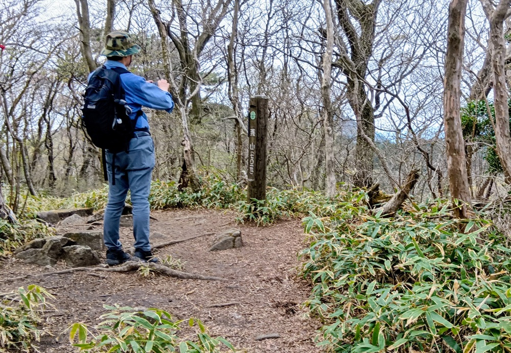 燕山山頂(標高701メートル)=午前8時40分