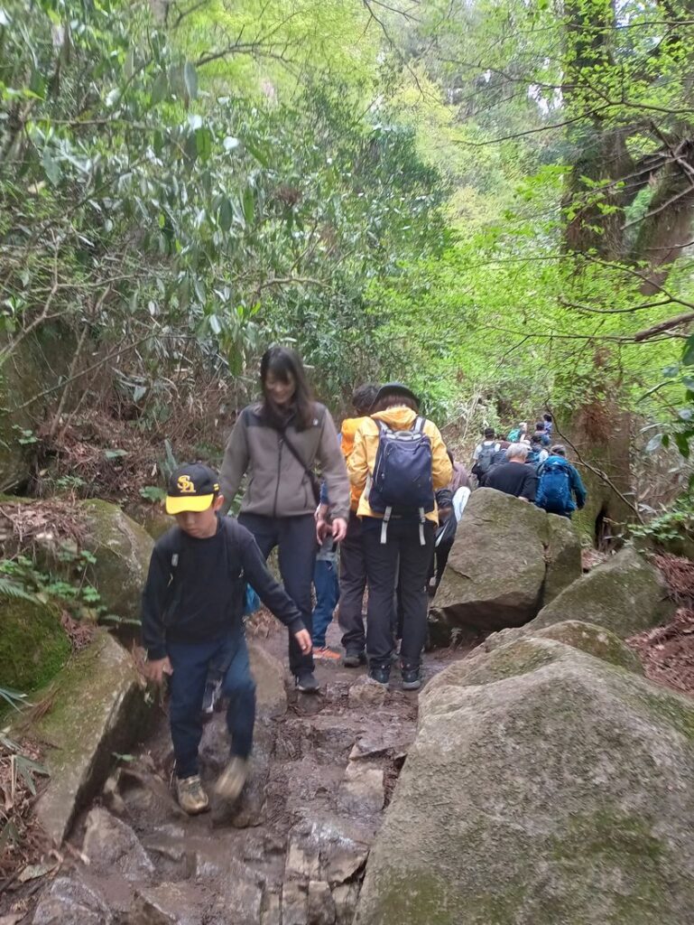 子どもからお年寄りまで登れるのが筑波山の魅力の一つです