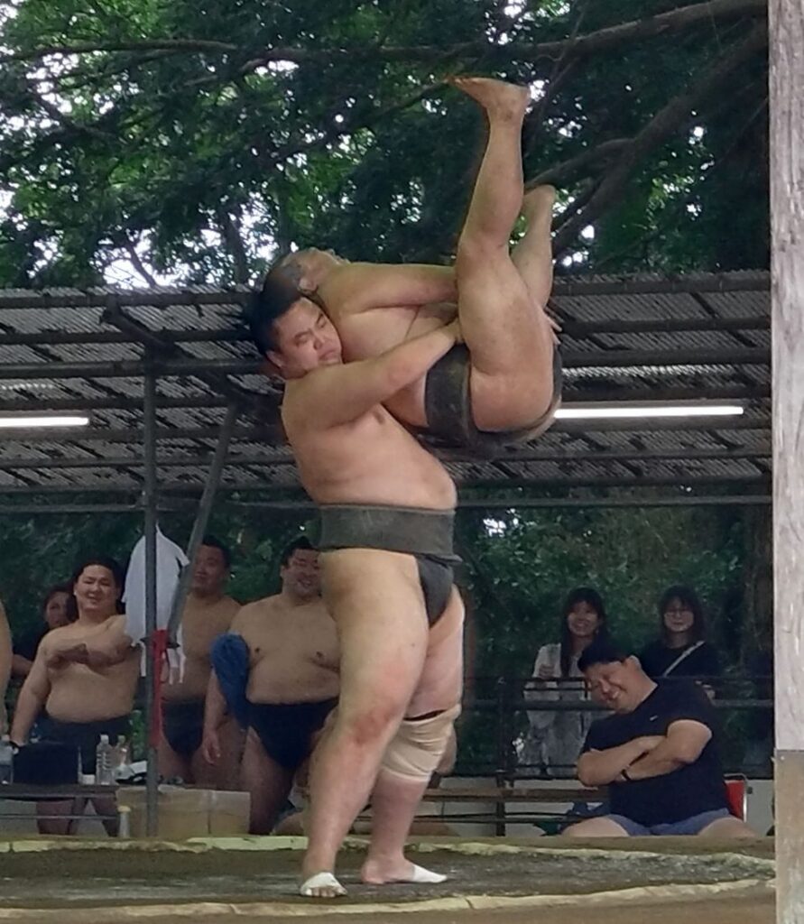 観客を笑わせた、しょっきりの一場面