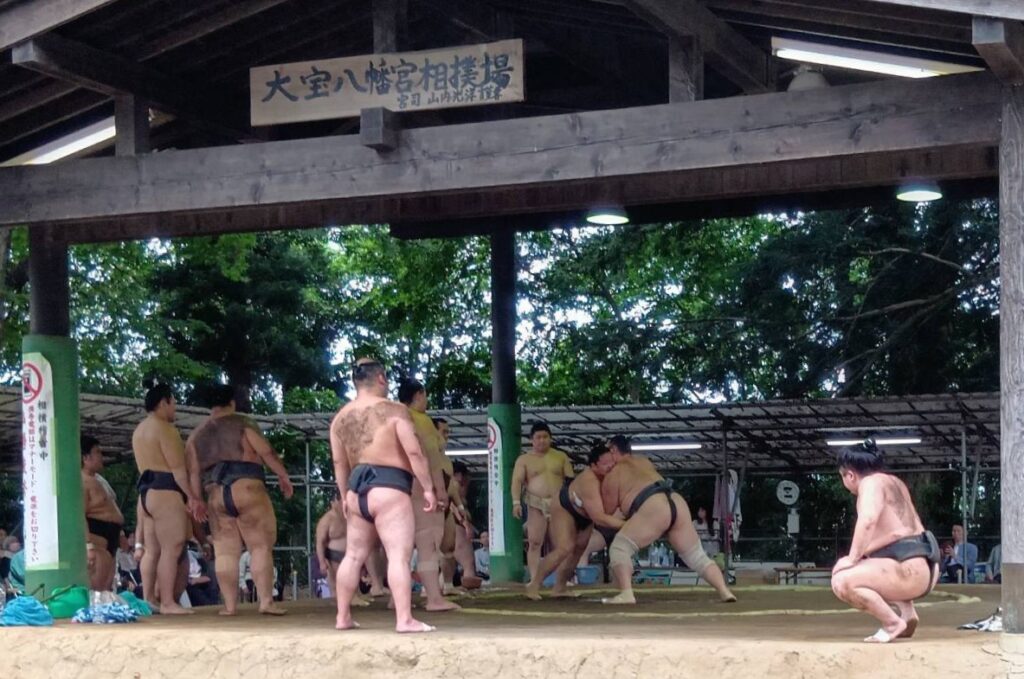 激しい稽古の模様＝2025年6月14日、下妻市大宝の大宝八幡宮