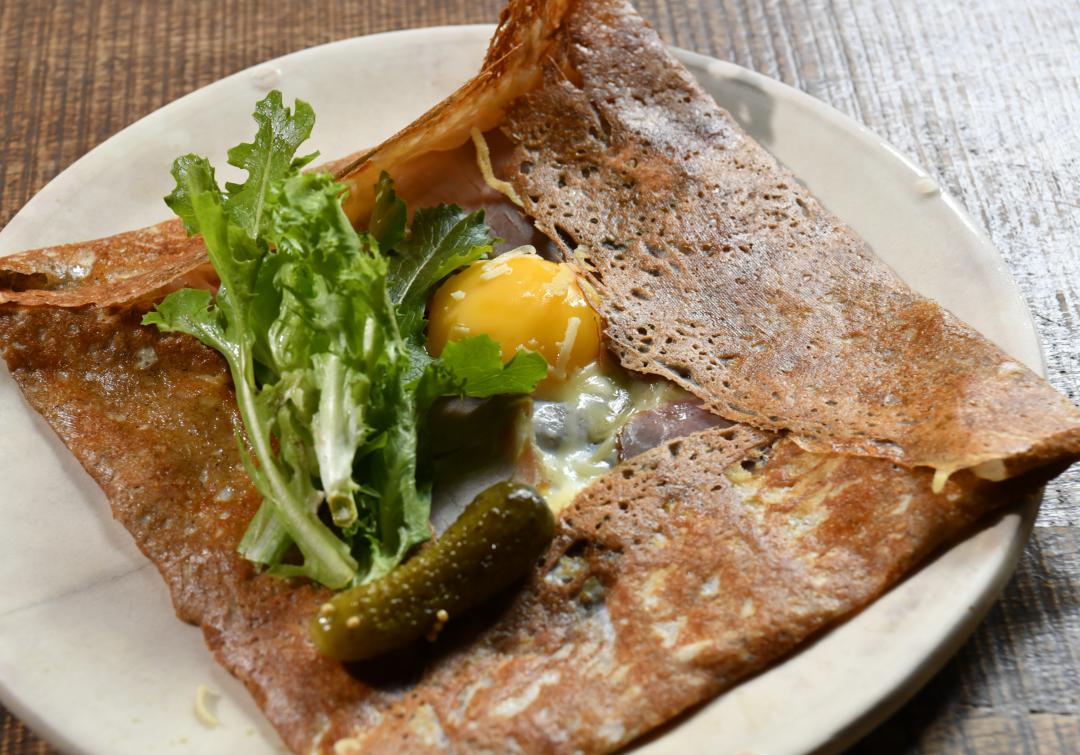 地元産のそば粉を使ったガレット=結城市結城
