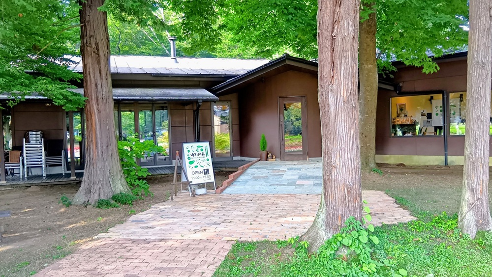 レストラン「ゆるりの森」