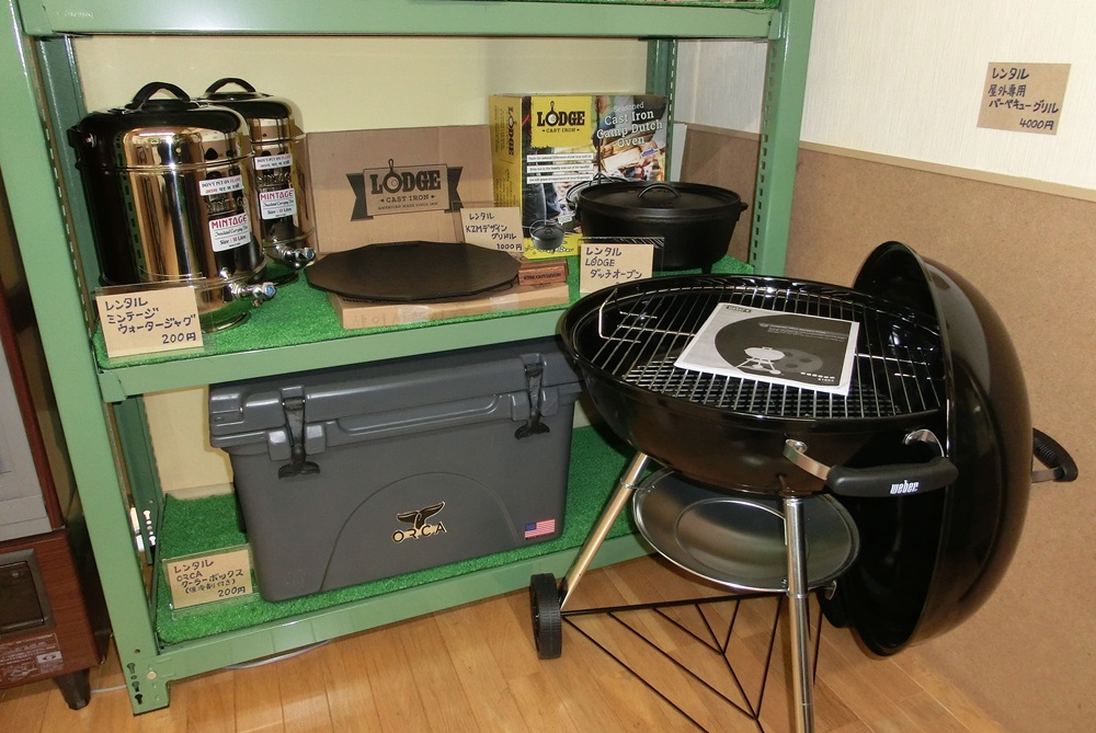 キャンプ用品が揃うキオスク（写真提供：サンワ設計ネーブルパーク）