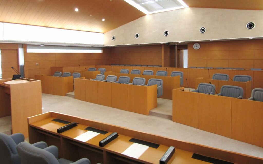 境町議会の議場(町議会事務局提供)
