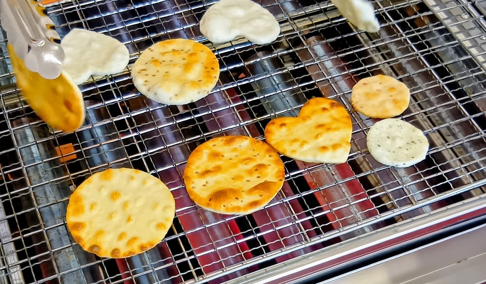 焼き色がついた煎餅