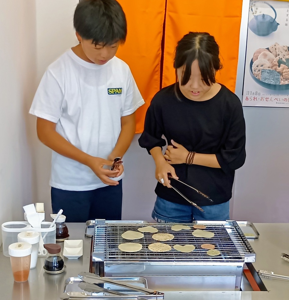 生地を並べて焼き始めます