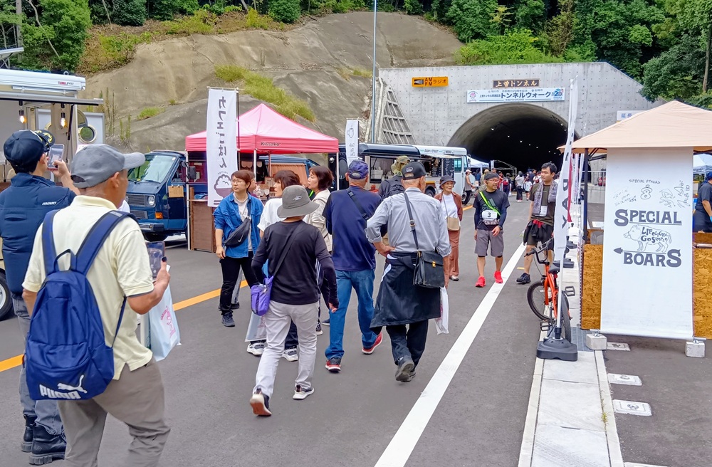 桜川市側のトンネル入り口=桜川市真壁町山尾
