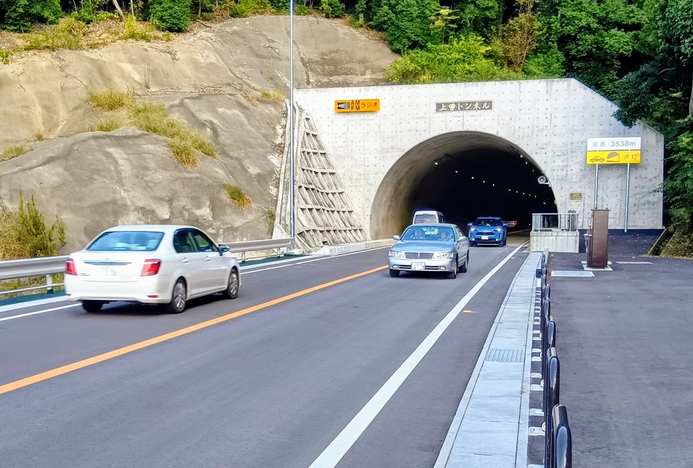 開通、供用開始された上曽トンネル＝桜川市山尾の桜川市側坑口（2025年9月27日午後3時4分撮影）