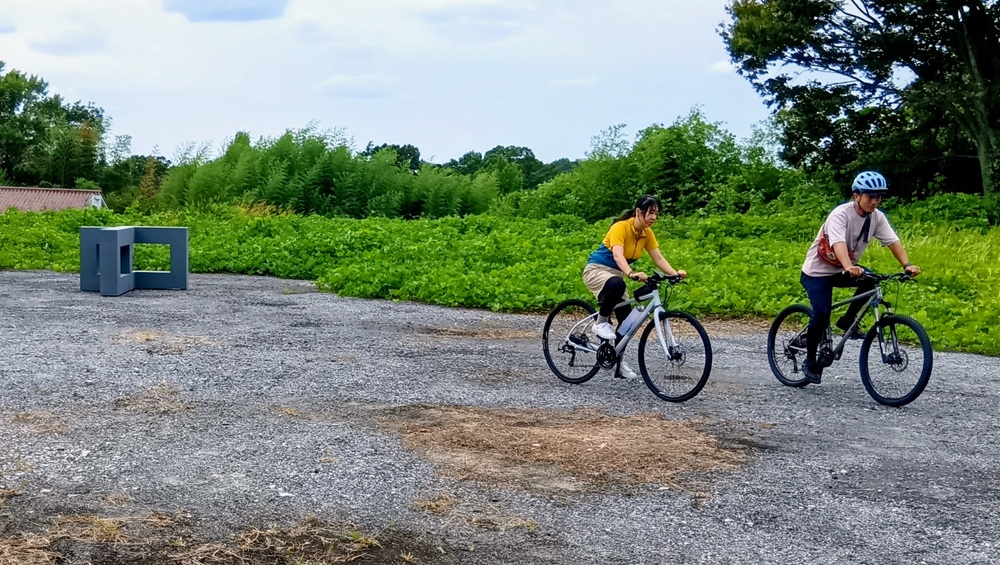 彫刻展を自転車で巡る人たちがたくさんいました