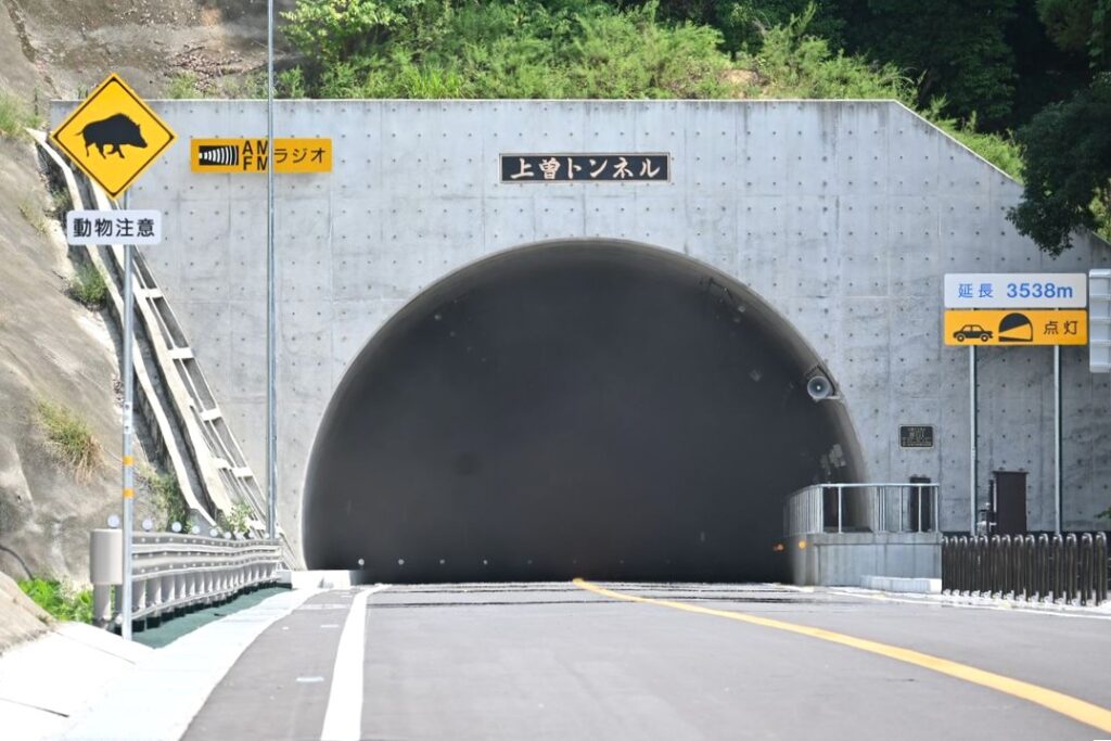 茨城県桜川市と石岡市をつなぐ「上曽トンネル」の桜川市側坑口