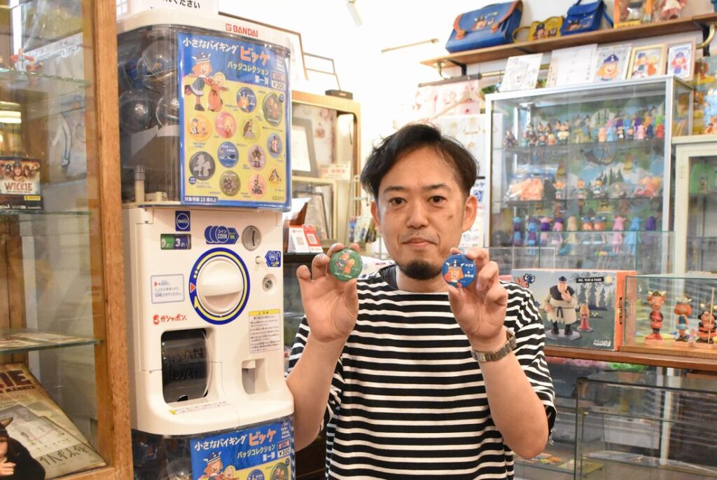 「ここでしか手に入らない」というオリジナルの缶バッジ入りカプセルトイ
