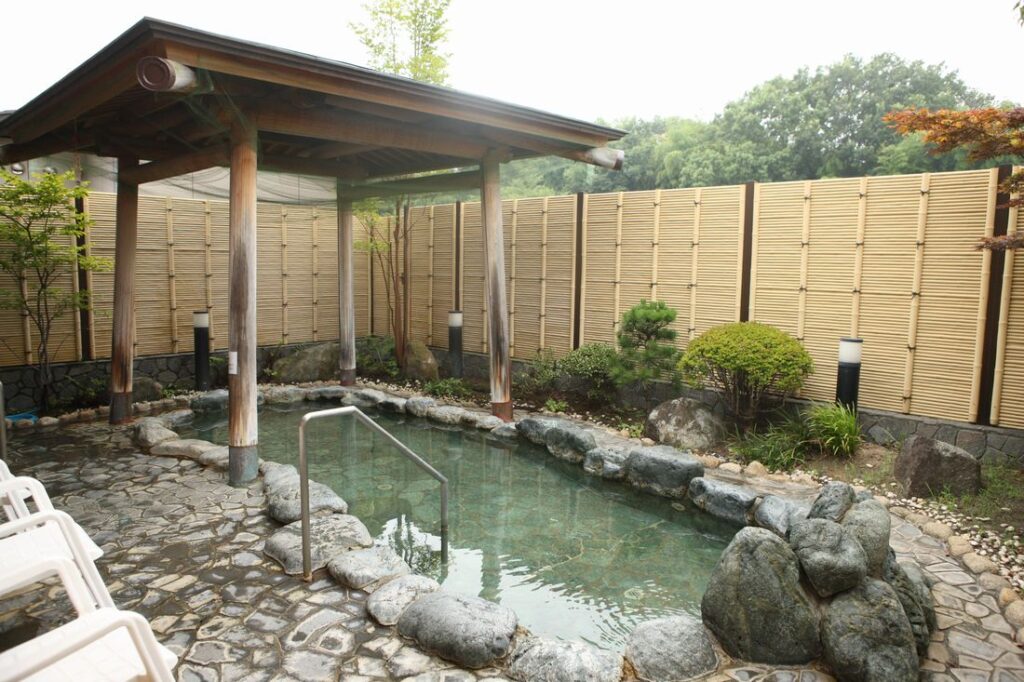 憩遊館「やちよ乃湯」の露天風呂