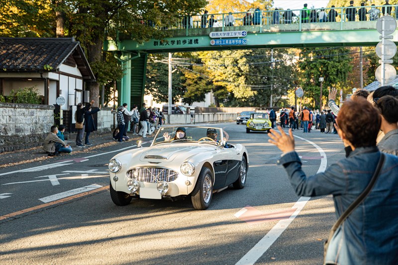 15時の閉会後のパレードも必見