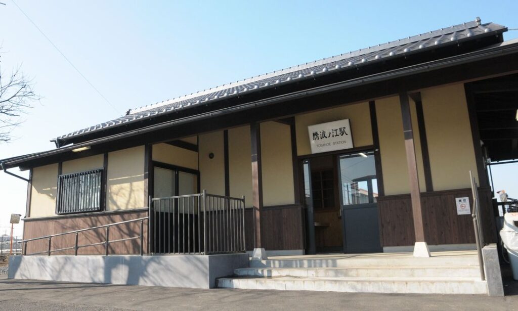常総線の騰波ノ江駅=下妻市若柳甲