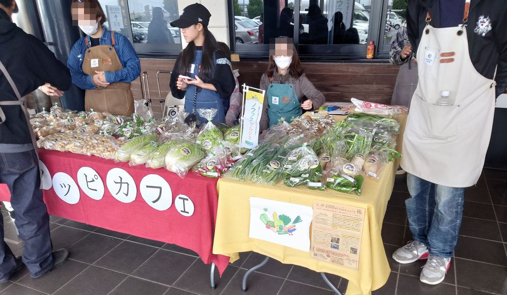2024年に「道の駅しもつま」で開かれたノウフクマルシェの模様（茨城県生涯福祉課提供）