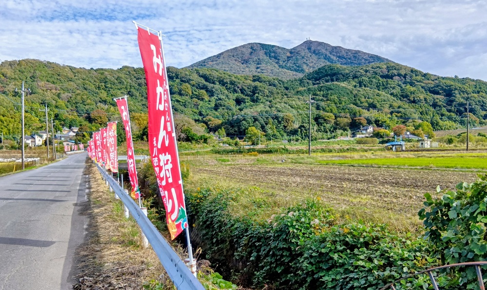 茨城県道筑波益子線からのぼりをたどると酒寄みかん園に着きます