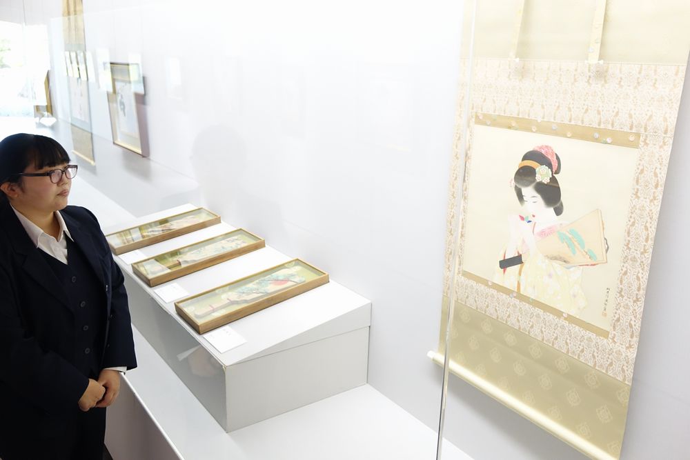 展示作の「羽子」=筑西市大塚