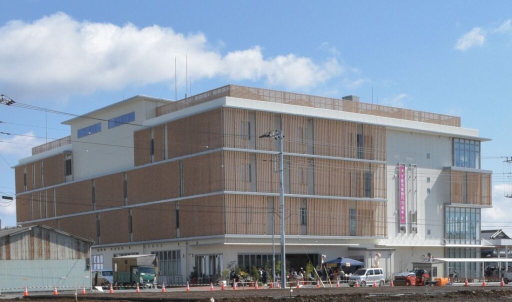 下妻市役所＝同市本城町