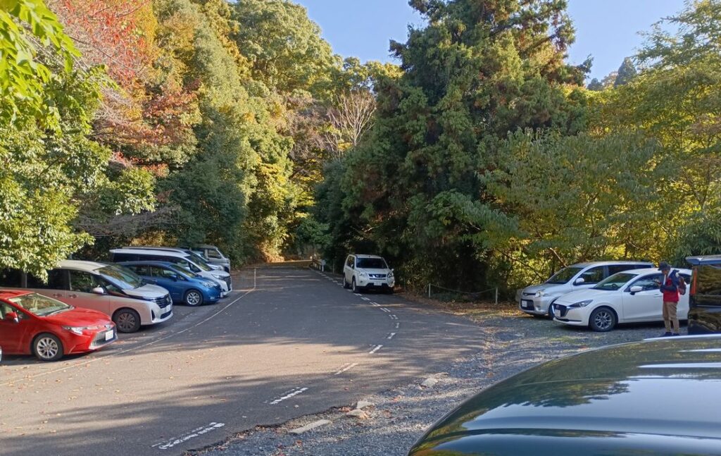 薬王院の登山者用駐車場＝桜川市真壁町椎尾