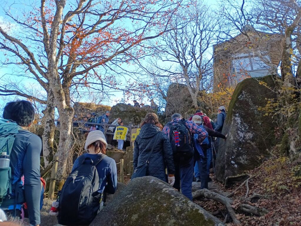 筑波山（女体山）頂への行列