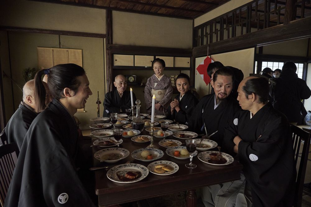 ■写真説明:古河の郷土料理も登場する食事シーン=古河市観光協会提供
