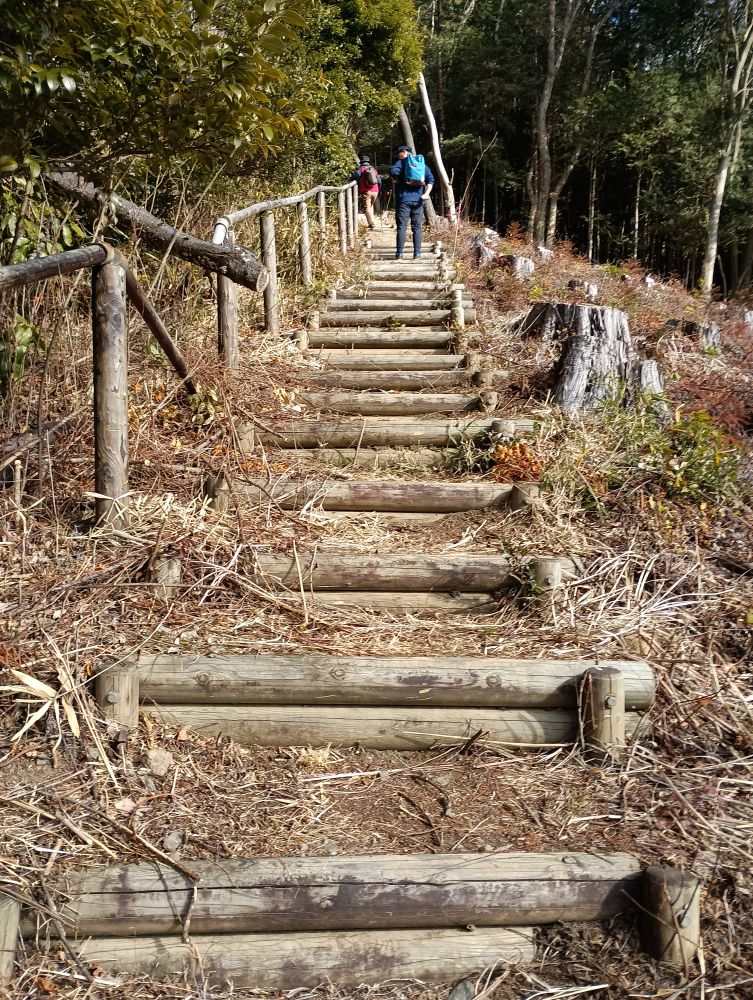 仏頂山山頂へ最後の階段です