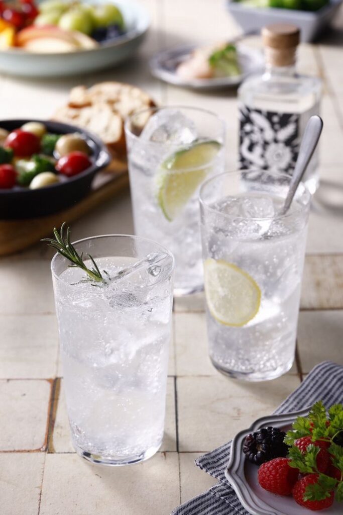 「IBARAKI　sense」で試飲できる、五霞町の「HANABI　Gin」（ごかみらいLab提供）