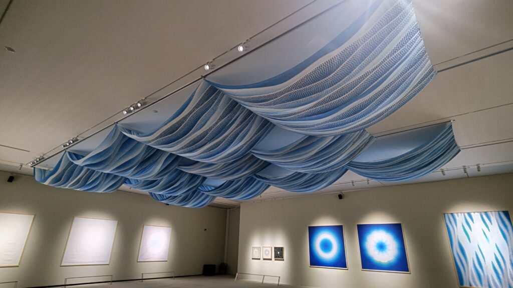 展示室内の様子=しもだて美術館