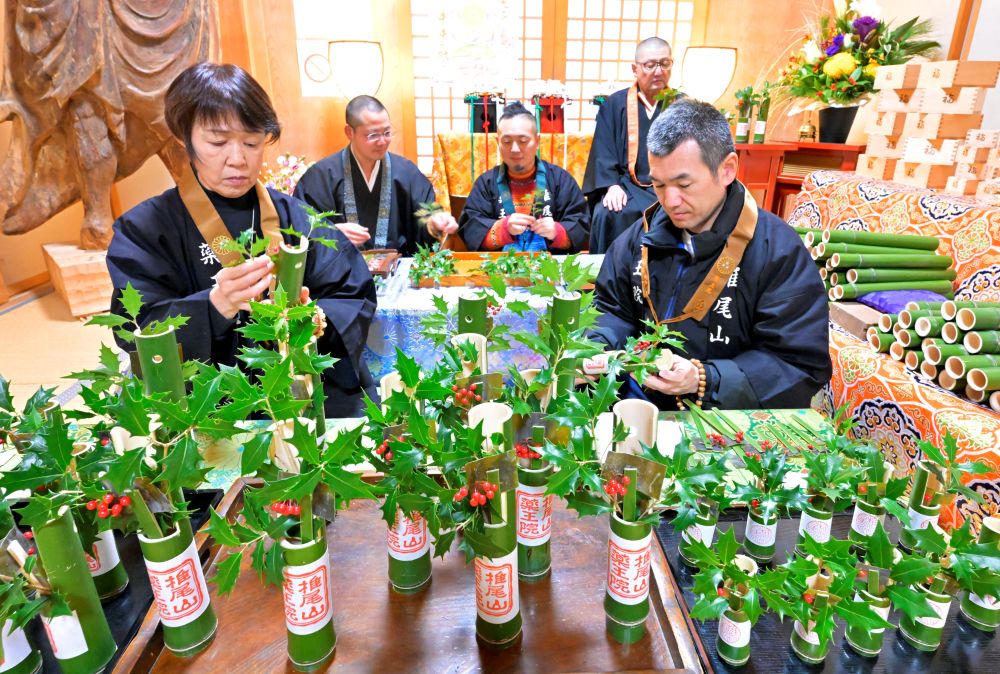 節分に向け準備が進む「柊昆布」＝2026年1月18日、桜川市真壁町椎尾の椎尾山薬王院