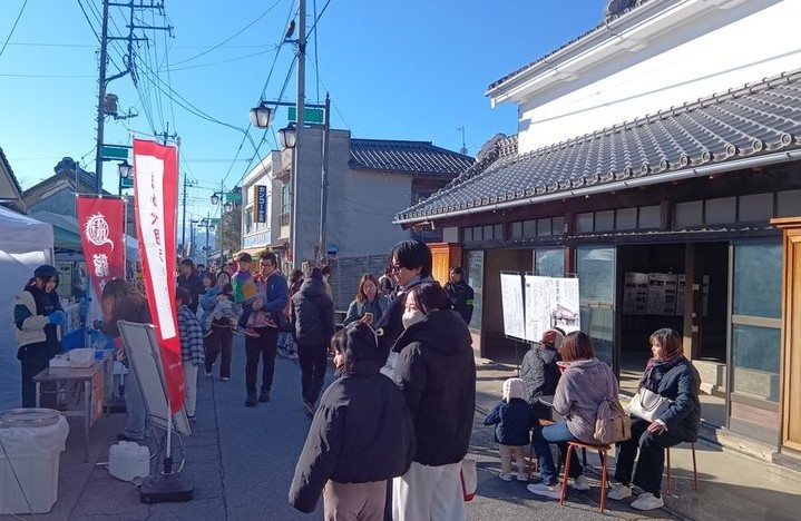 昨年12月28日に開催された「年末拡大版まかべ暮れ市」＝桜川市真壁町真壁