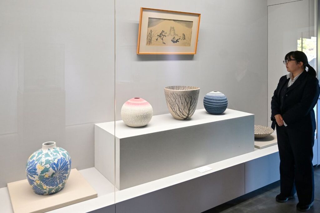 廣澤美術館の企画展「陶芸の匠　東西展」＝筑西市大塚