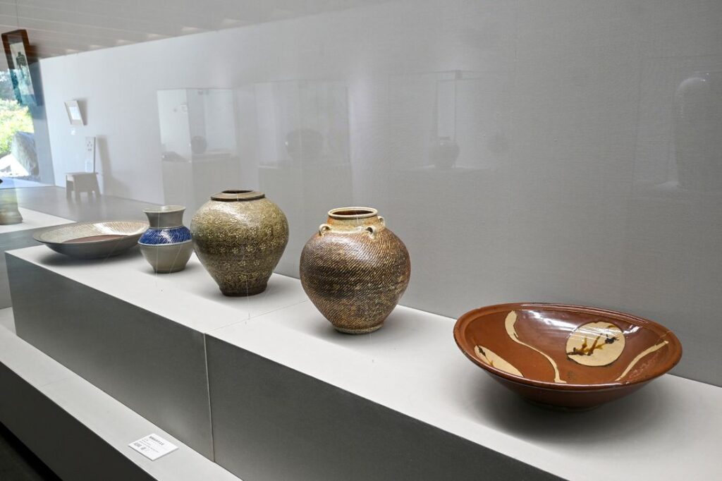 廣澤美術館の企画展「陶芸の匠　東西展」＝筑西市大塚