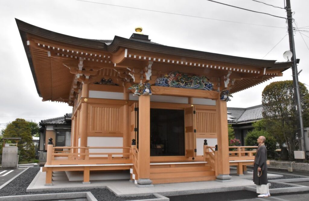 2020年に再建された、人手観音の観音堂＝結城市結城、大輪寺境内