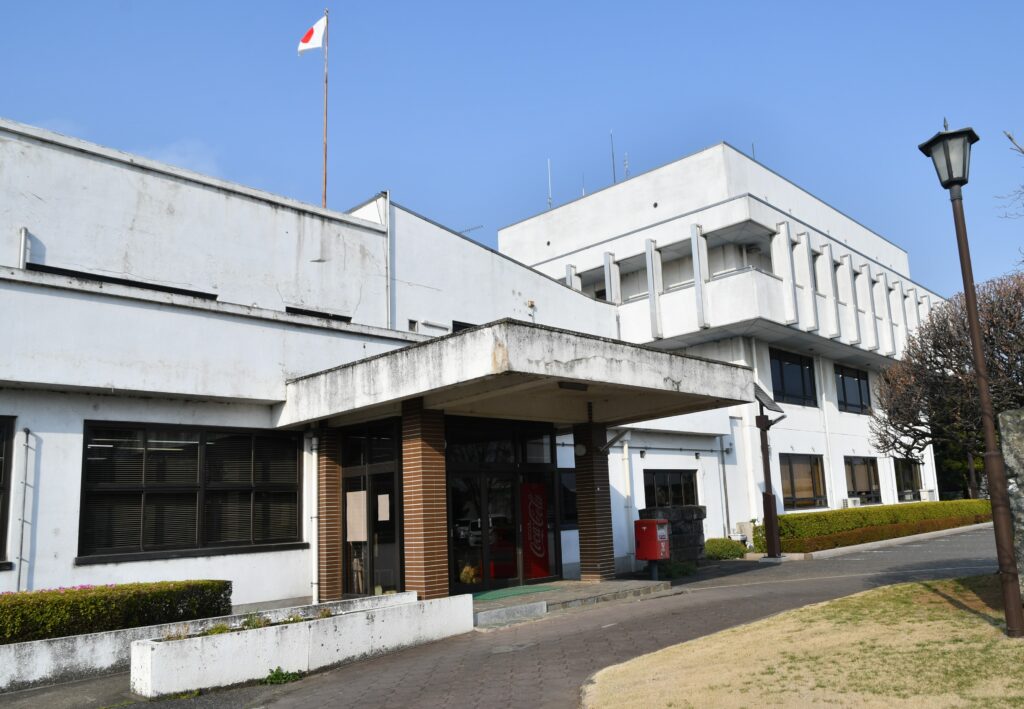 五霞町役場=同町小福田