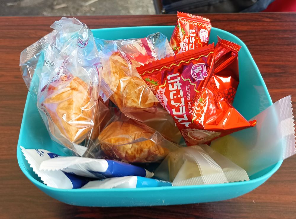 「お茶飲んでって」。大善寺に限らず多くの札所で茶菓を勧められました。温かなおもてなしに感謝