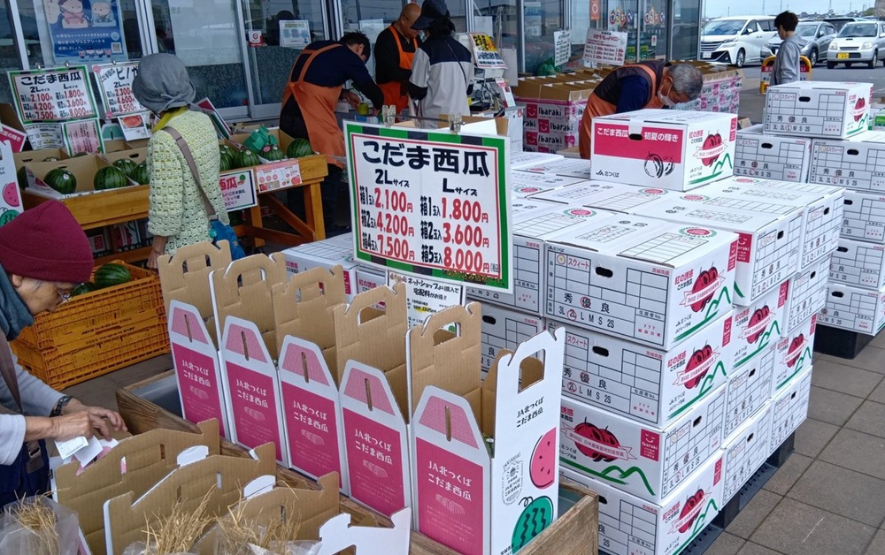店頭には箱売りもありました