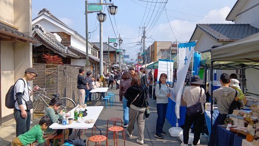 3月29日に開かれたまかべ朝市の様子